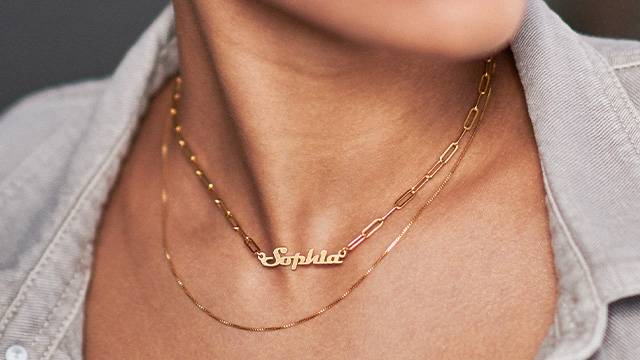 gold name chain for woman
