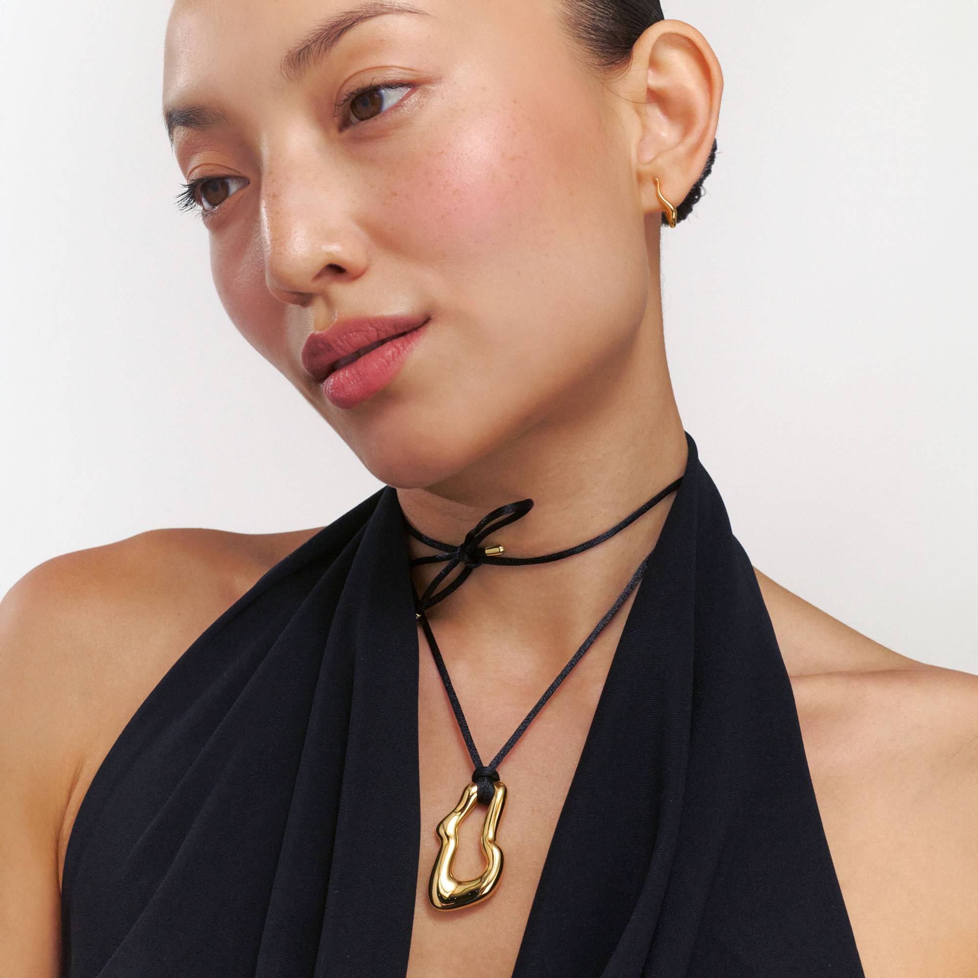 Dome Wavy Pendant with Black Cord - Gold Plated - Oak & Luna