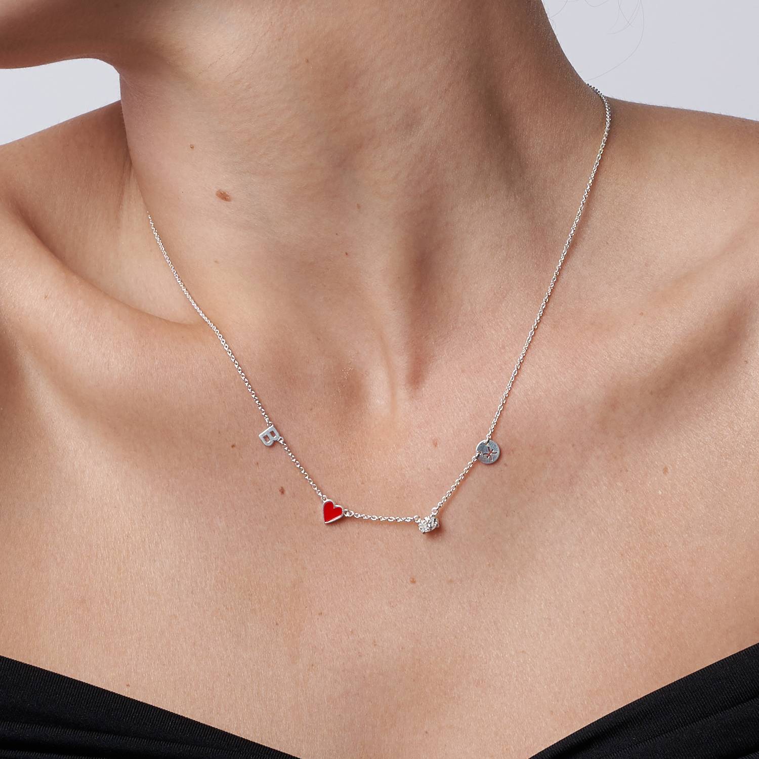 Collier Initial Inez Coeur Rouge avec Diamant Premium - Argent-3 photo du produit