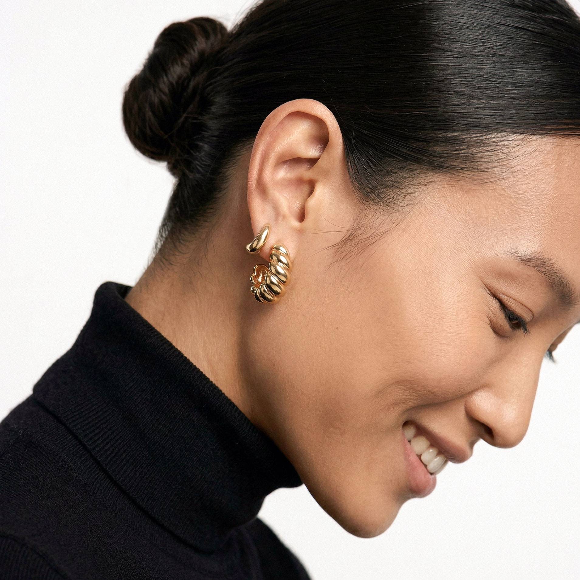 Petites Créoles Dôme - Or Jaune 14 carats-3 photo du produit