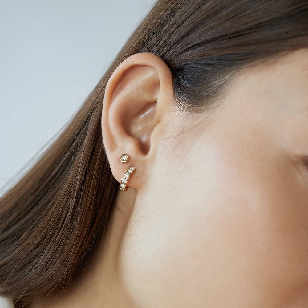Boucles d'oreilles anneaux en plaqué or avec zircons-3 photo du produit