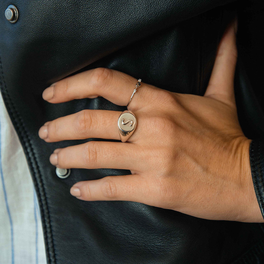 Ayla Round Initial Signet Ring - Sterling Silver - 3 product photo